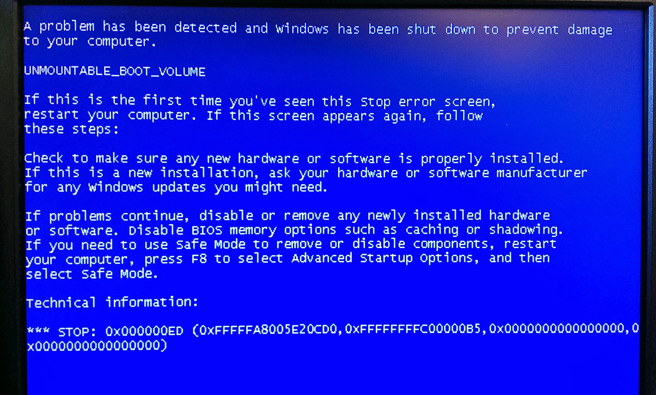 Появляется экран смерти что делать. Синий экран. Синий экран смерти. Синий экран на компьютере. Синий экран смерти Windows 7.