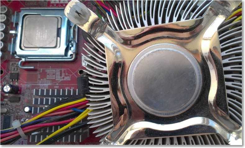 Чистая поверхность радиатора и процессора