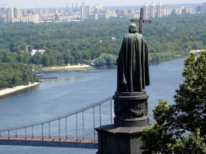 Памятник князю Владимиру в Киеве