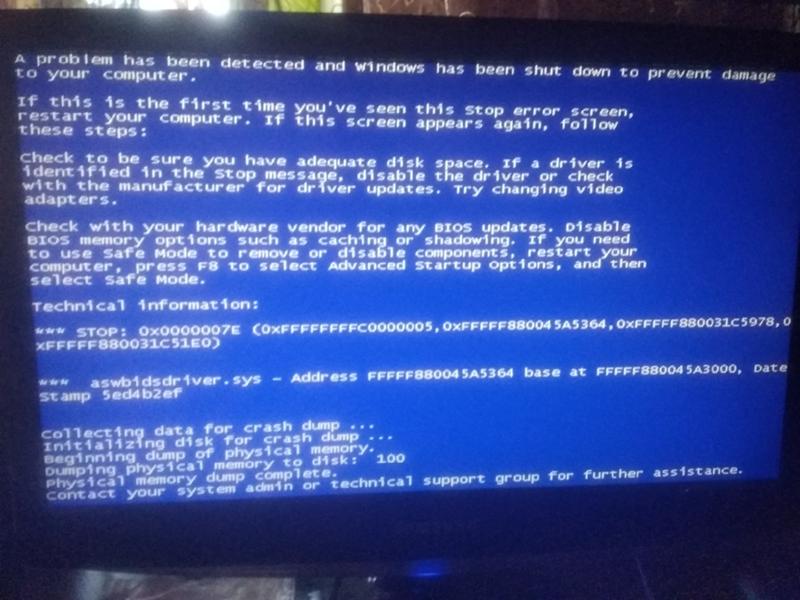 При включении ноутбука синий экран. Синий экран при выключении Windows. Синий экран завершения работы. Ошибка виндовс 7 синий экран. При завершении работы синий экран.