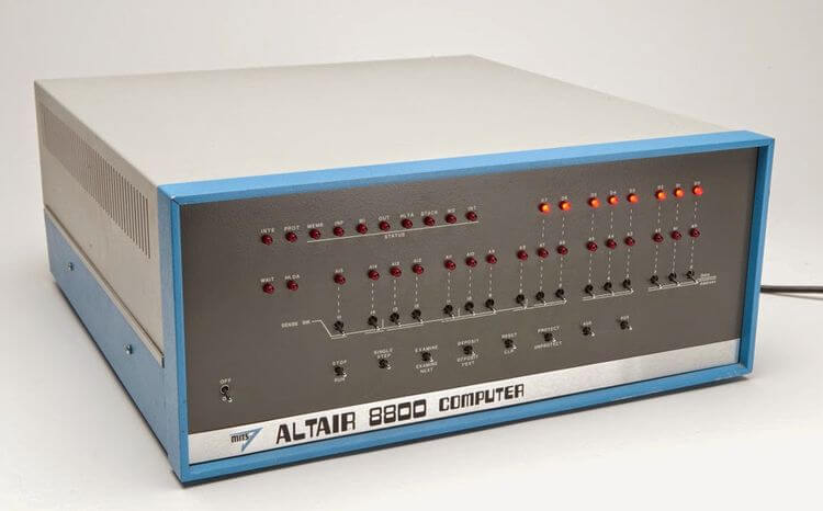 самый первый пк в мире альтаир 8800